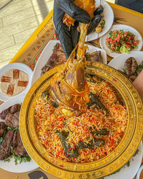 موزة ضاني بالأرز أو المكرونة